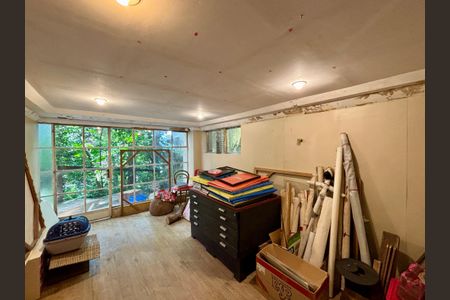 Casa à venda com 234m², 4 quartos e 1 vaga Casa à venda com 234m², 4 quartos e 1 vagaQuarto de Serviço