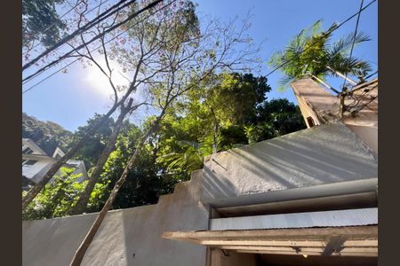 Casa à venda com 234m², 4 quartos e 1 vaga Casa à venda com 234m², 4 quartos e 1 vagaFachada