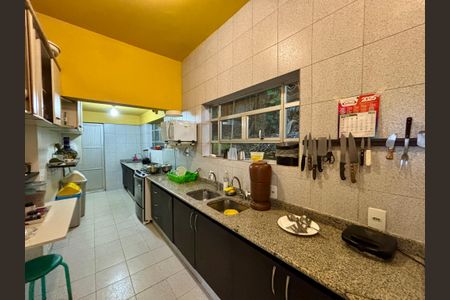 Casa à venda com 234m², 4 quartos e 1 vaga Casa à venda com 234m², 4 quartos e 1 vagaCozinha