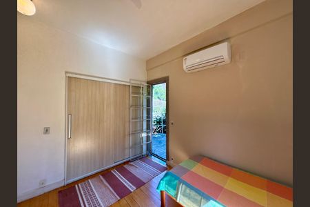 Casa à venda com 234m², 4 quartos e 1 vaga Casa à venda com 234m², 4 quartos e 1 vagaSuíte 2