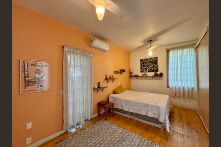 Casa à venda com 234m², 4 quartos e 1 vaga Casa à venda com 234m², 4 quartos e 1 vagaSuíte 1