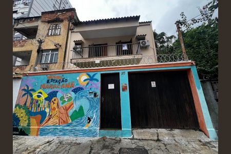 Casa à venda com 500m², 8 quartos e 6 vagas Casa à venda com 500m², 8 quartos e 6 vagasFachada