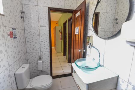 Casa à venda com 500m², 8 quartos e 6 vagas Casa à venda com 500m², 8 quartos e 6 vagasBanheiro 2