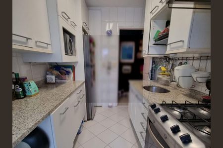 Apartamento à venda com 82m², 3 quartos e 2 vagasCozinha 