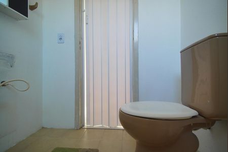 Banheiro Corredor de apartamento à venda com 1 quarto, 43m² em Jardim do Salso, Porto Alegre