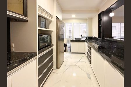 Apartamento para alugar com 119m², 2 quartos e 2 vagasCozinha