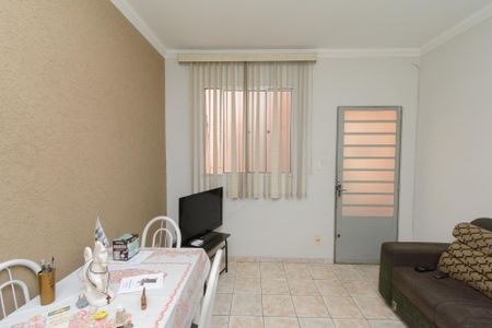 Sala de apartamento para alugar com 2 quartos, 50m² em Jardim Riacho das Pedras, Contagem