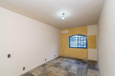 Casa à venda com 210m², 2 quartos e 4 vagasSuíte