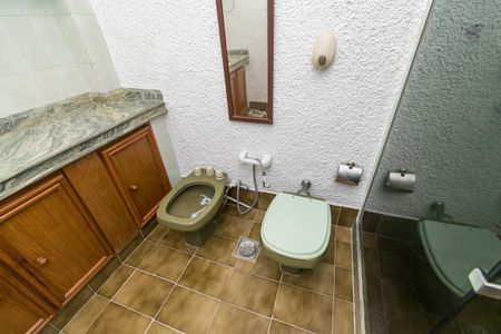 Casa à venda com 210m², 2 quartos e 4 vagasBanheiro da Suíte