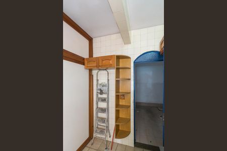 Casa à venda com 210m², 2 quartos e 4 vagasCozinha - Armários