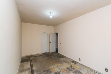 Casa à venda com 210m², 2 quartos e 4 vagasSuíte