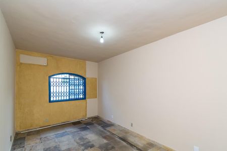 Casa à venda com 210m², 2 quartos e 4 vagasSuíte