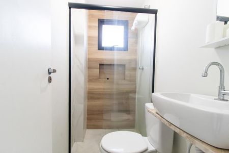 Banheiro Social de apartamento para alugar com 1 quarto, 30m² em Capão Raso, Curitiba