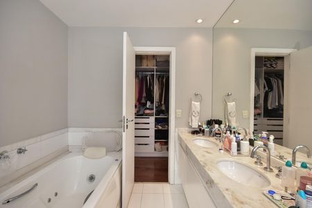 Apartamento para alugar com 178m², 3 quartos e 2 vagasBanheiro da Suíte 3