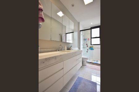 Apartamento para alugar com 178m², 3 quartos e 2 vagasBanheiro da Suíte 1