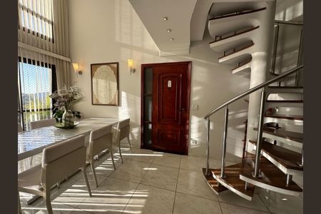 Apartamento para alugar com 240m², 3 quartos e 3 vagasSala