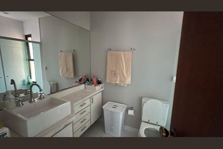 Apartamento para alugar com 240m², 3 quartos e 3 vagasBanheiro Social 1