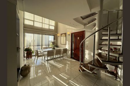 Apartamento para alugar com 240m², 3 quartos e 3 vagasSala