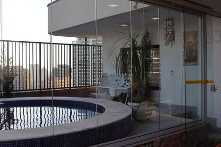 Apartamento para alugar com 240m², 3 quartos e 3 vagasPiscina