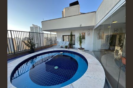 Apartamento para alugar com 240m², 3 quartos e 3 vagasPiscina