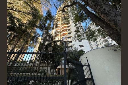 Apartamento para alugar com 240m², 3 quartos e 3 vagasFachada