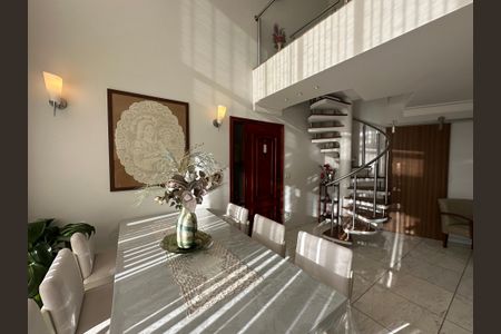 Apartamento para alugar com 240m², 3 quartos e 3 vagasSala