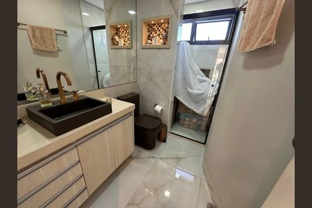 Apartamento para alugar com 240m², 3 quartos e 3 vagasBanheiro Social 2