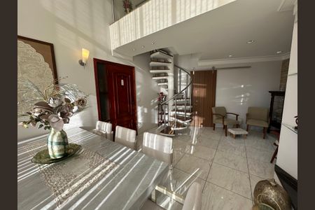 Apartamento para alugar com 240m², 3 quartos e 3 vagasSala