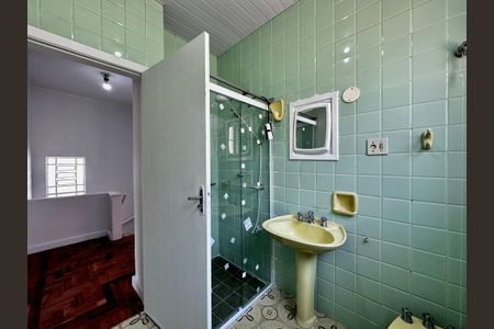 Casa à venda com 250m², 3 quartos e 2 vagas Casa à venda com 250m², 3 quartos e 2 vagasBanheiro