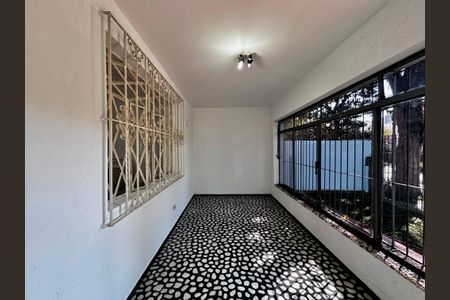 Casa à venda com 250m², 3 quartos e 2 vagas Casa à venda com 250m², 3 quartos e 2 vagasVaranda Sala