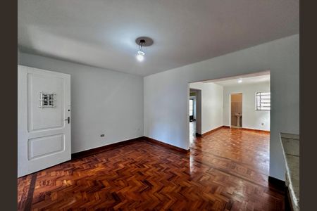 Casa à venda com 250m², 3 quartos e 2 vagas Casa à venda com 250m², 3 quartos e 2 vagasSala