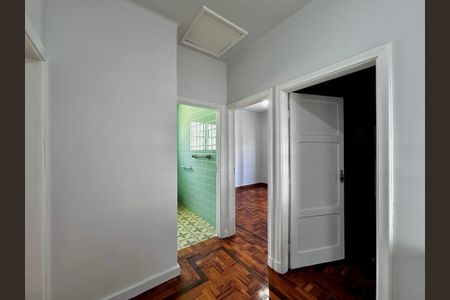 Casa à venda com 250m², 3 quartos e 2 vagas Casa à venda com 250m², 3 quartos e 2 vagasCorredor Quartos