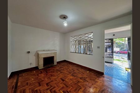 Casa à venda com 250m², 3 quartos e 2 vagas Casa à venda com 250m², 3 quartos e 2 vagasSala