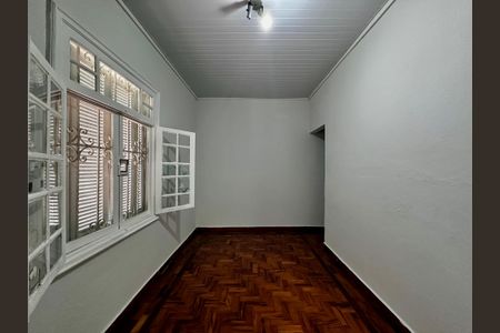 Casa à venda com 250m², 3 quartos e 2 vagas Casa à venda com 250m², 3 quartos e 2 vagasQuarto de Serviço