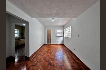 Casa à venda com 250m², 3 quartos e 2 vagas Casa à venda com 250m², 3 quartos e 2 vagasSala