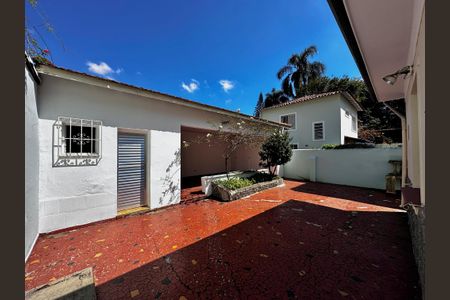 Casa à venda com 250m², 3 quartos e 2 vagas Casa à venda com 250m², 3 quartos e 2 vagasQuintal