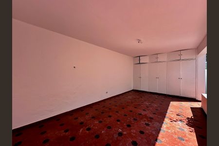 Casa à venda com 250m², 3 quartos e 2 vagas Casa à venda com 250m², 3 quartos e 2 vagasQuintal