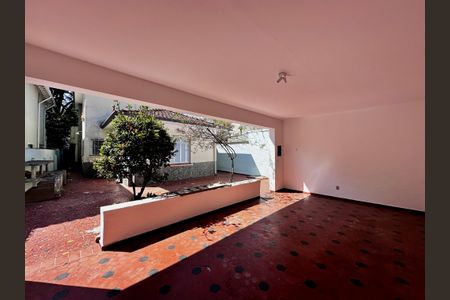 Casa à venda com 250m², 3 quartos e 2 vagas Casa à venda com 250m², 3 quartos e 2 vagasQuintal