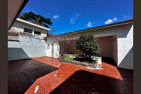 Casa à venda com 250m², 3 quartos e 2 vagas Casa à venda com 250m², 3 quartos e 2 vagasQuintal