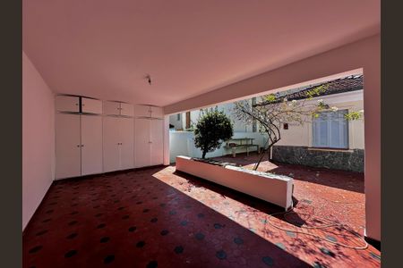 Casa à venda com 250m², 3 quartos e 2 vagas Casa à venda com 250m², 3 quartos e 2 vagasQuintal