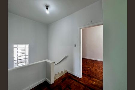 Casa à venda com 250m², 3 quartos e 2 vagas Casa à venda com 250m², 3 quartos e 2 vagasCorredor Quartos