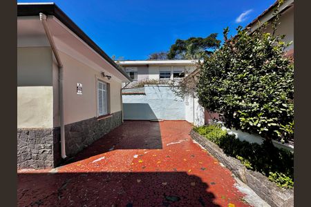 Casa à venda com 250m², 3 quartos e 2 vagas Casa à venda com 250m², 3 quartos e 2 vagasQuintal