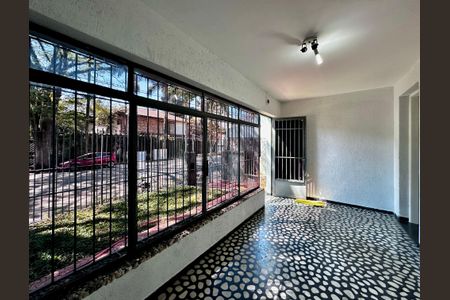 Casa à venda com 250m², 3 quartos e 2 vagas Casa à venda com 250m², 3 quartos e 2 vagasVaranda Sala