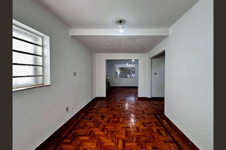 Casa à venda com 250m², 3 quartos e 2 vagas Casa à venda com 250m², 3 quartos e 2 vagasSala