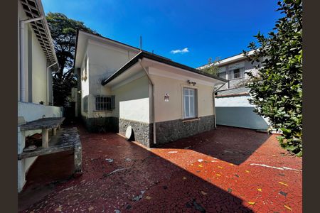 Casa à venda com 250m², 3 quartos e 2 vagas Casa à venda com 250m², 3 quartos e 2 vagasQuintal