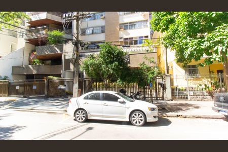 Apartamento à venda com 150m², 4 quartos e 1 vaga Apartamento à venda com 150m², 4 quartos e 1 vagaFachada