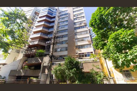 Apartamento à venda com 150m², 4 quartos e 1 vaga Apartamento à venda com 150m², 4 quartos e 1 vagaFachada