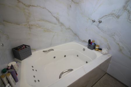 Casa à venda com 530m², 4 quartos e 4 vagasBanheiro do Quarto 3