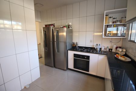 Casa à venda com 530m², 4 quartos e 4 vagasCozinha