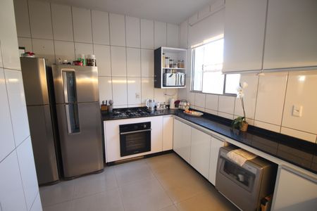 Casa à venda com 530m², 4 quartos e 4 vagasCozinha